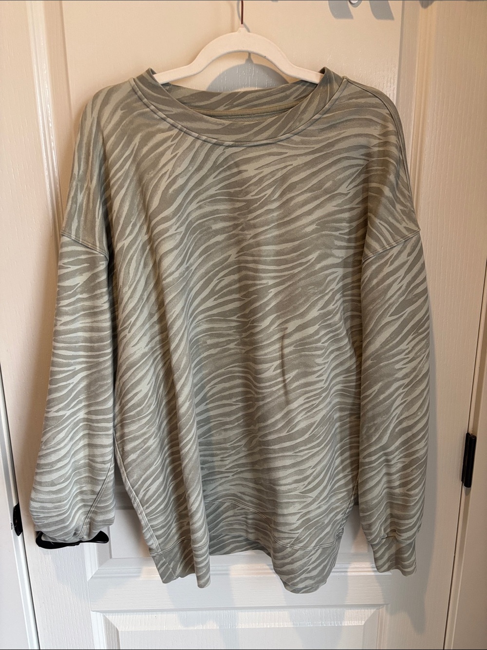 Lululemon Oversize Sweatshirt, no size tag